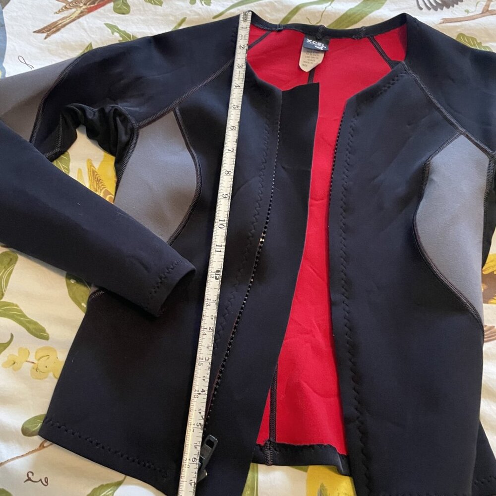 Excel scuba top (size Small) preloved